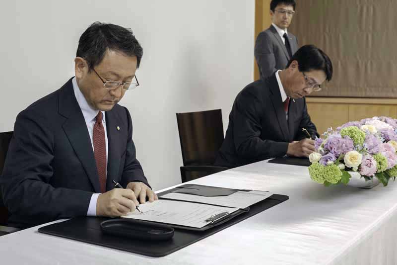 toyota-and-mazda-basic-agreement-towards-a-business-alliance20150513-4-min