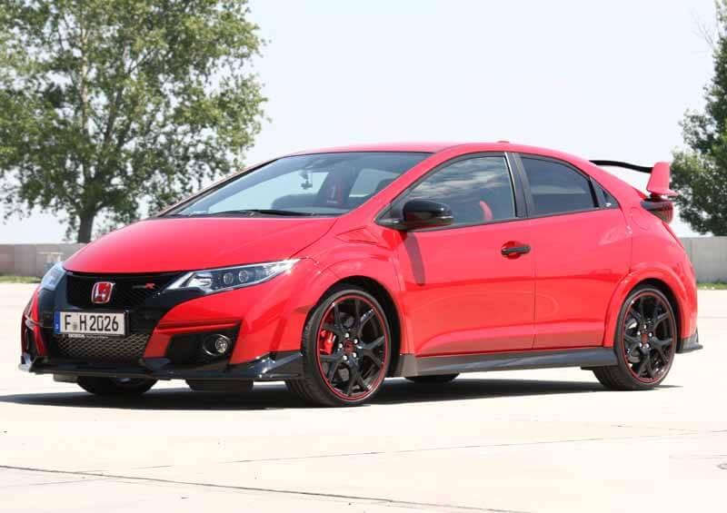 honda-commercial-model-of-the-civic-type-r-to-finally-european-debut20150606-5 (1)