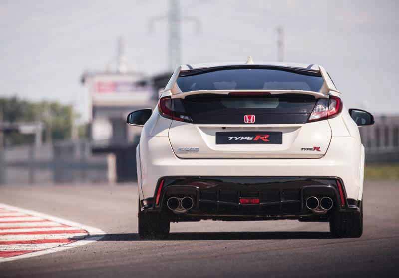 honda-commercial-model-of-the-civic-type-r-to-finally-european-debut20150606-7 (1)