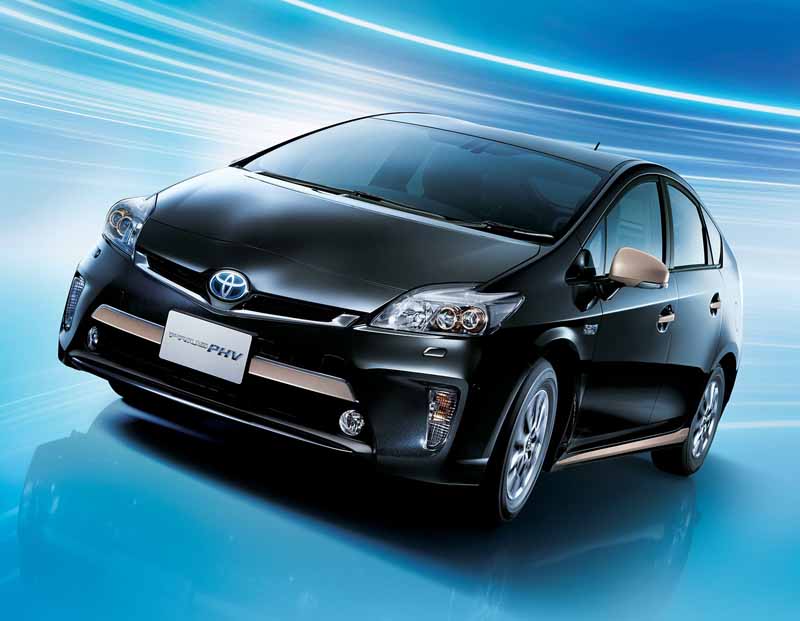toyota-released-by-improving-some-of-the-prius-phv20150629-2-min