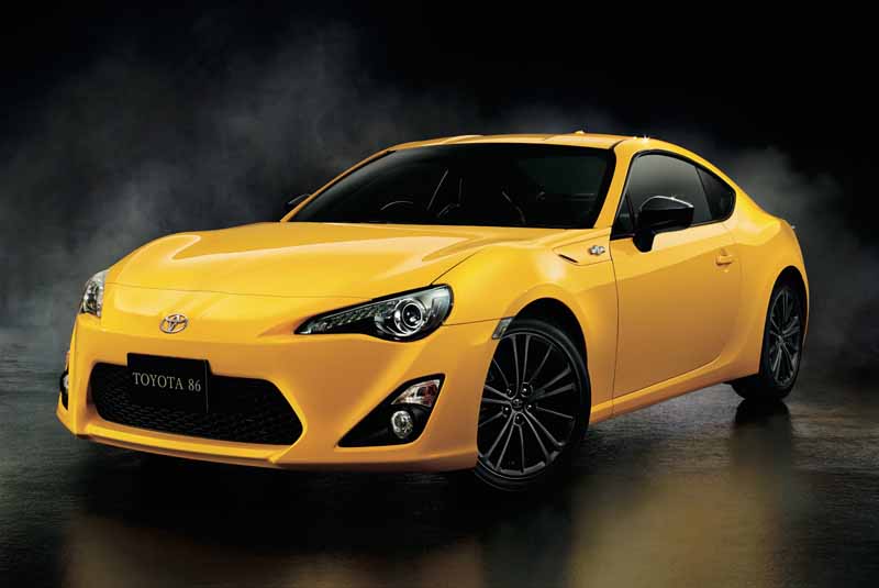 toyota-limited-released-a-special-specification-car-of-yellow-color-to-86-20150713-4-min