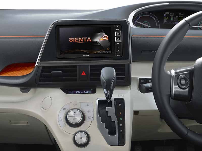 alpine-the-new-toyota-sienta-sienta-hybrid-dedicated-to-new-released-products20150824-1