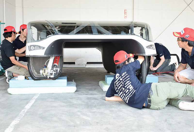 kogakuin-university-solar-car-project-of-the-new-vehicle-owl-is-test-run-on-a-test-course20150808-2