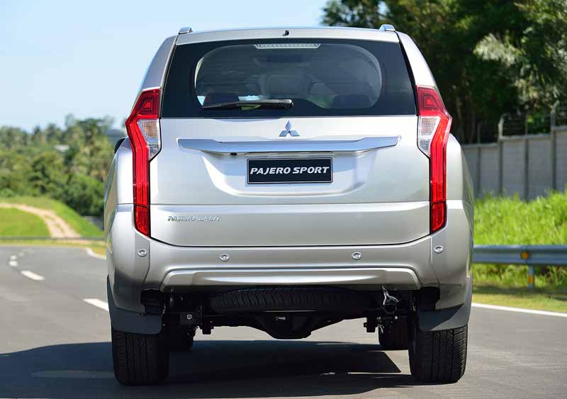 mitsubishi-motors-the-worlds-first-showing-off-the-new-mid-size-suv-pajero-sport-in-thailand20150801-20