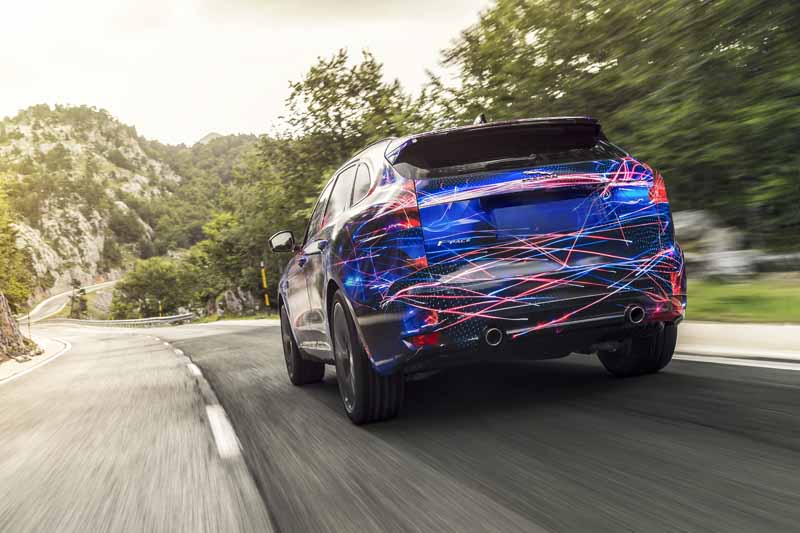 steering-performance-is-the-realization-of-jaguars-first-high-performance-crossover-f-pace-common-sense-breaking20150829-1