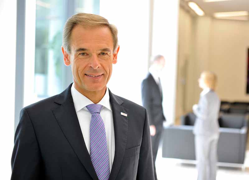 bosch-chairman-let-me-bleed-to-expect-expansion-of-iot-field-at-iaa-venue20150916-4