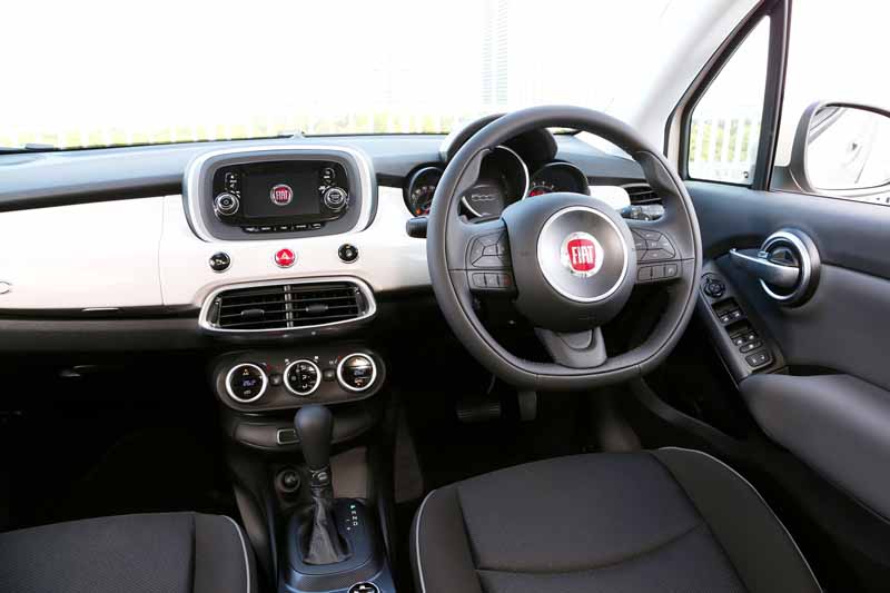 fca-japan-started-selling-the-small-suv-fiat-fiat-500x20150930-5