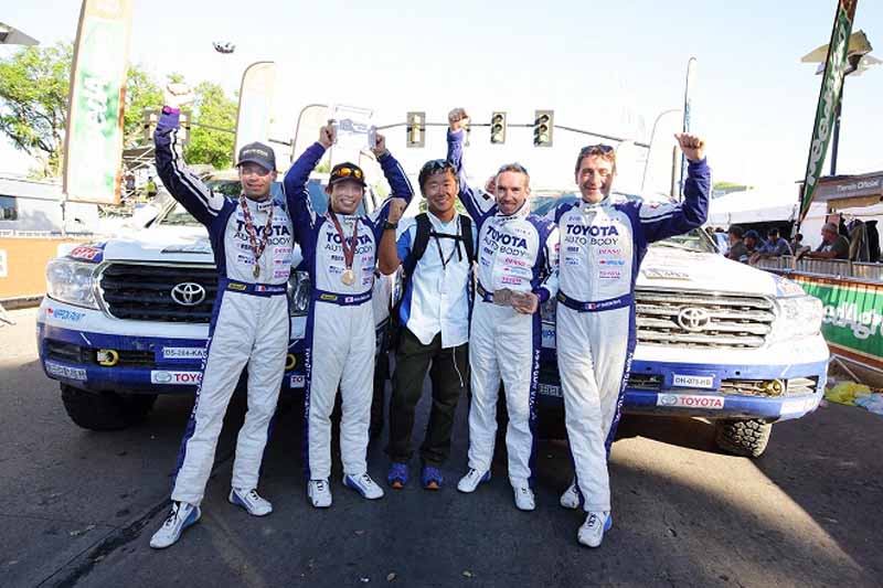the-toyota-president-comments-on-the-dakar-rally-2016-land-cruiser-three-peat20160117-12