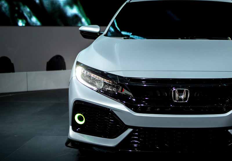 honda-the-worlds-first-showing-off-the-new-civic-hatchback-prototype-model20160303-22