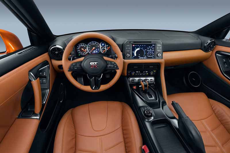 nissan-motor-co-unveiled-the-nissan-gt-r-2017-model-year-in-the-ny-international-auto-show20160324-6