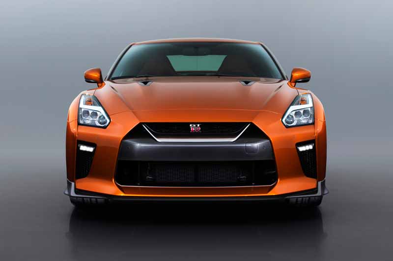 nissan-motor-co-unveiled-the-nissan-gt-r-2017-model-year-in-the-ny-international-auto-show20160324-8