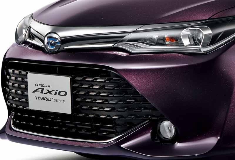 toyota-corolla-launched-the-special-edition-models-of-fielder-and-axio20160511-11
