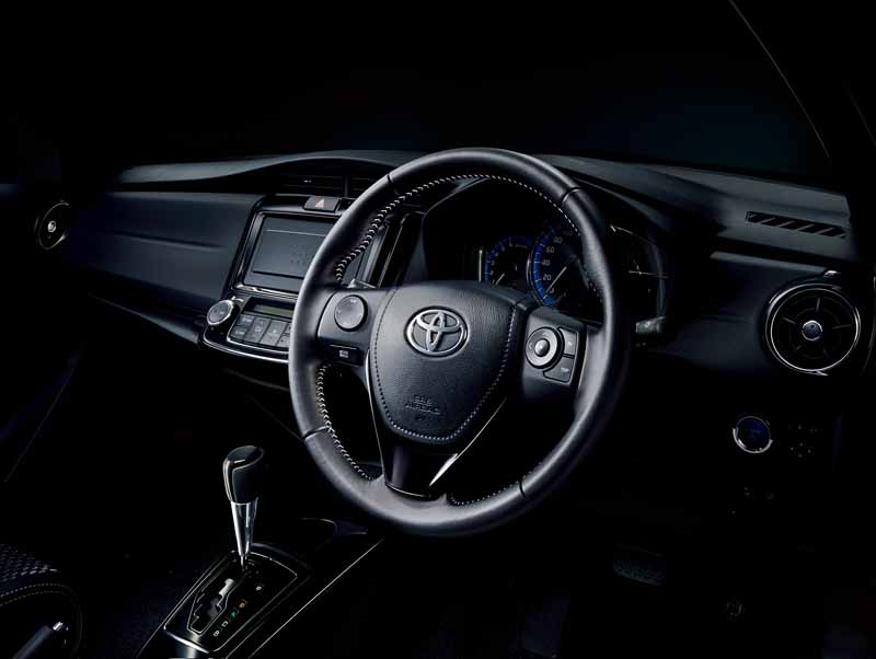 toyota-corolla-launched-the-special-edition-models-of-fielder-and-axio20160511-5