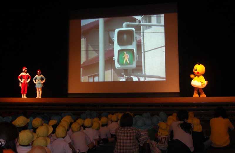 toyota-for-infants-traffic-safety-classroom-toyota-safety-school-was-held20160517-3