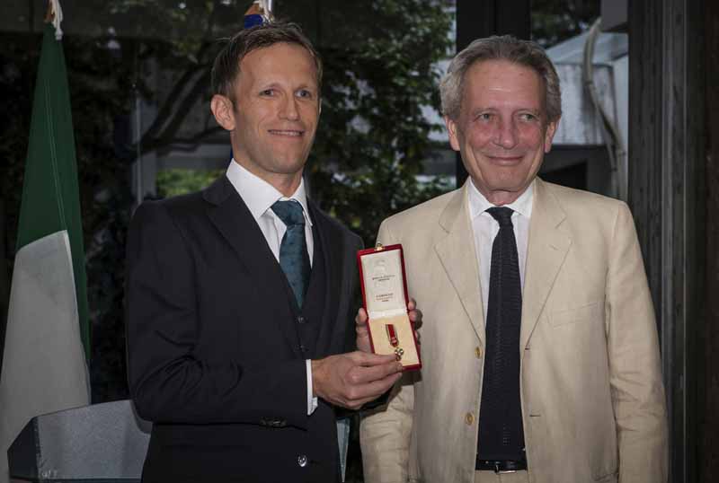 awarded-the-quintarelli-players-italian-republic-medal-of-super-gt20160523-7