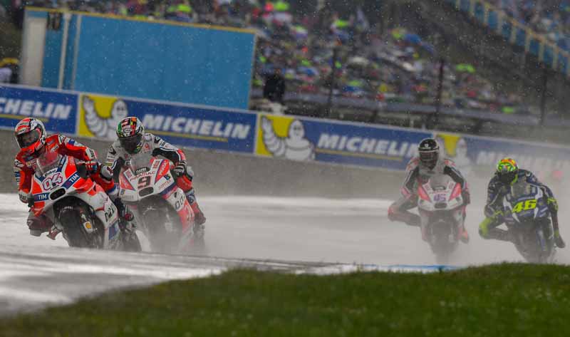 large-roughness-of-the-motogp-round-8-netherlands-mirror-first-win-overall-lead-of-marquez-second-place20160628-1