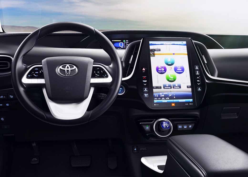 toyota-vertical-type-display-equipped-with-navigation-exhibitors-of-the-next-prius-phv-to-the-smart-community-japan20160607-3