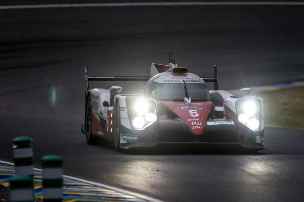wec-third-senru-mans-24-hour-race-porsche-is-behind-victory-beat-toyota-to-3-minutes-before-the-verge-of-closure20160620-1