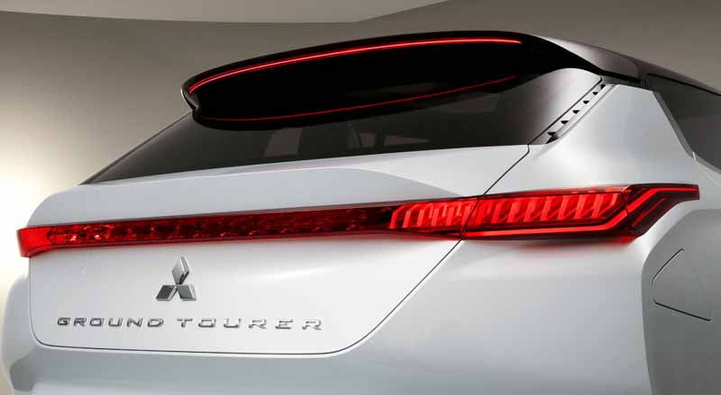 mitsubishi-motors-corporation-exhibited-the-charging-system-solutions-and-phev-%c2%b7-suv-in-paris-motor-show-201620161002-14