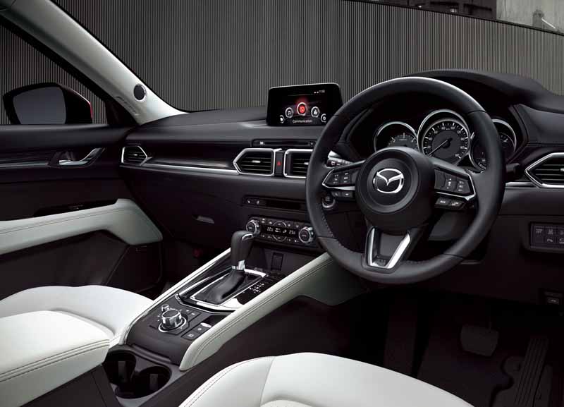 マツダ、新型「CX-5」発表。ステアリングマウントのリジッド化で操作性