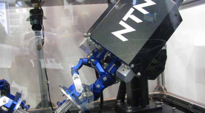 人とくるまのテクノロジー展・横浜、ＮＴＮは新開発の玉軸受のほか最新鋭の産業用ロボットを参考出展