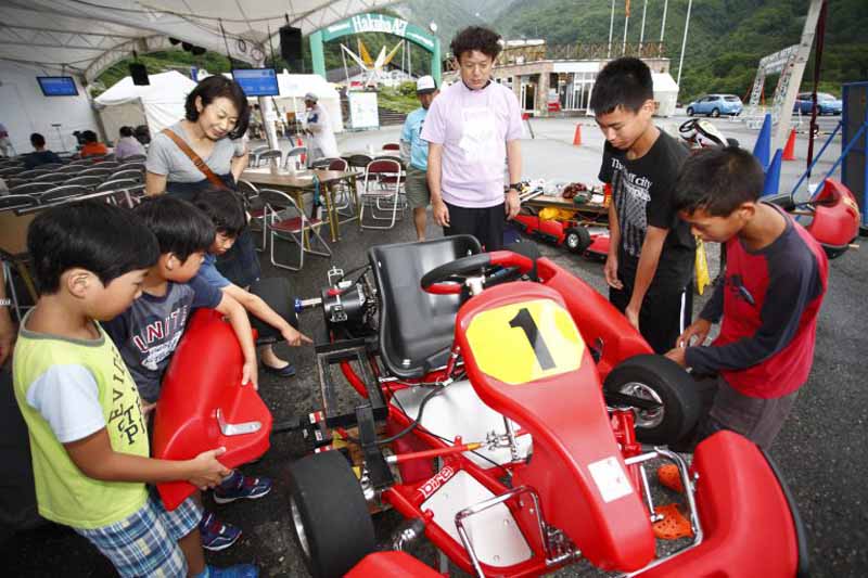 日本evクラブ 親子電気レーシングカート組立体験会を3月に実施 Motor Cars