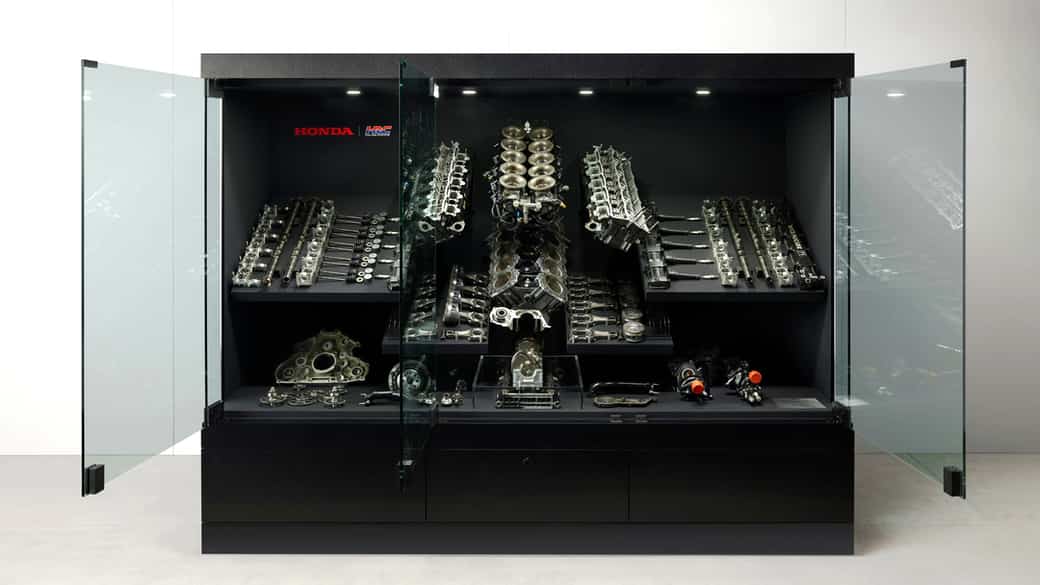 セナ　エンジン　6v アイルトン・セナが実際にF1で使用したエンジン、オークションに