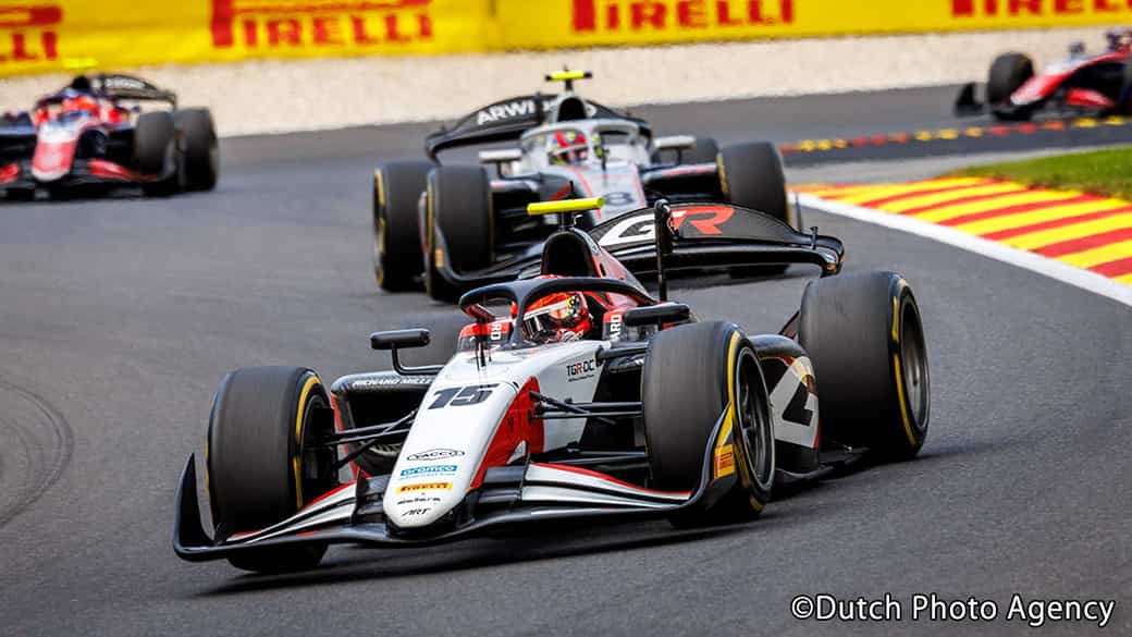 宮田莉朋選手、FIA-F2第9戦のレース2で2位初表彰台を獲得 | MOTOR CARS