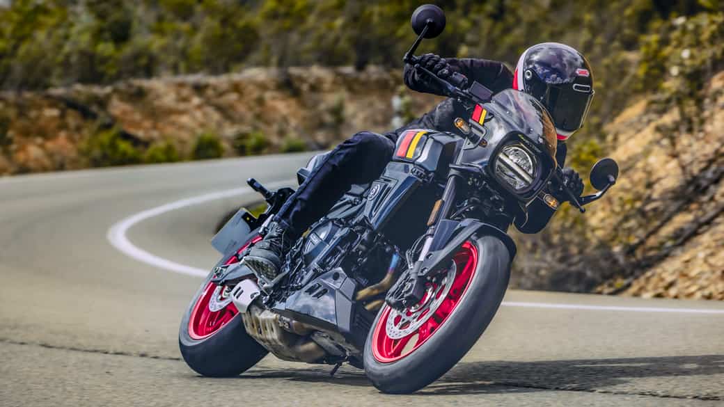 スズキ、新型「GSX-8T」、新型「GSX-8TT」を発表 | MOTOR CARS