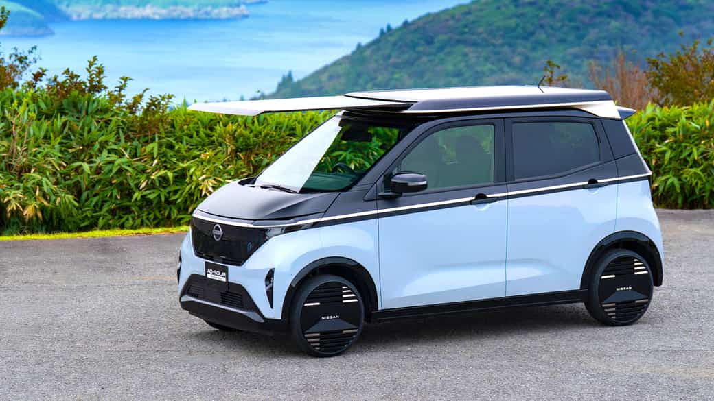 日産、ＪＭＳ２０２５でソーラー充電機能搭載の「サクラ」を展示