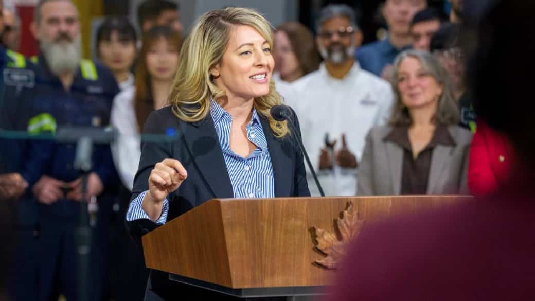 カナダ政府のジョリー産業大臣、自国の新たな自動車戦略を説明