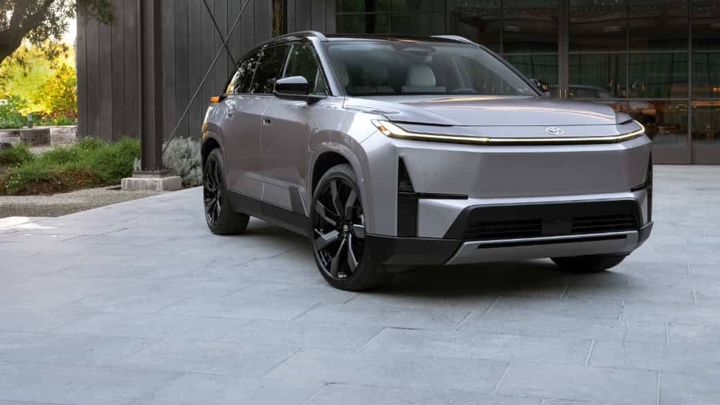 トヨタ、３列シートの「ハイランダーＢＥＶ」を米国で初披露